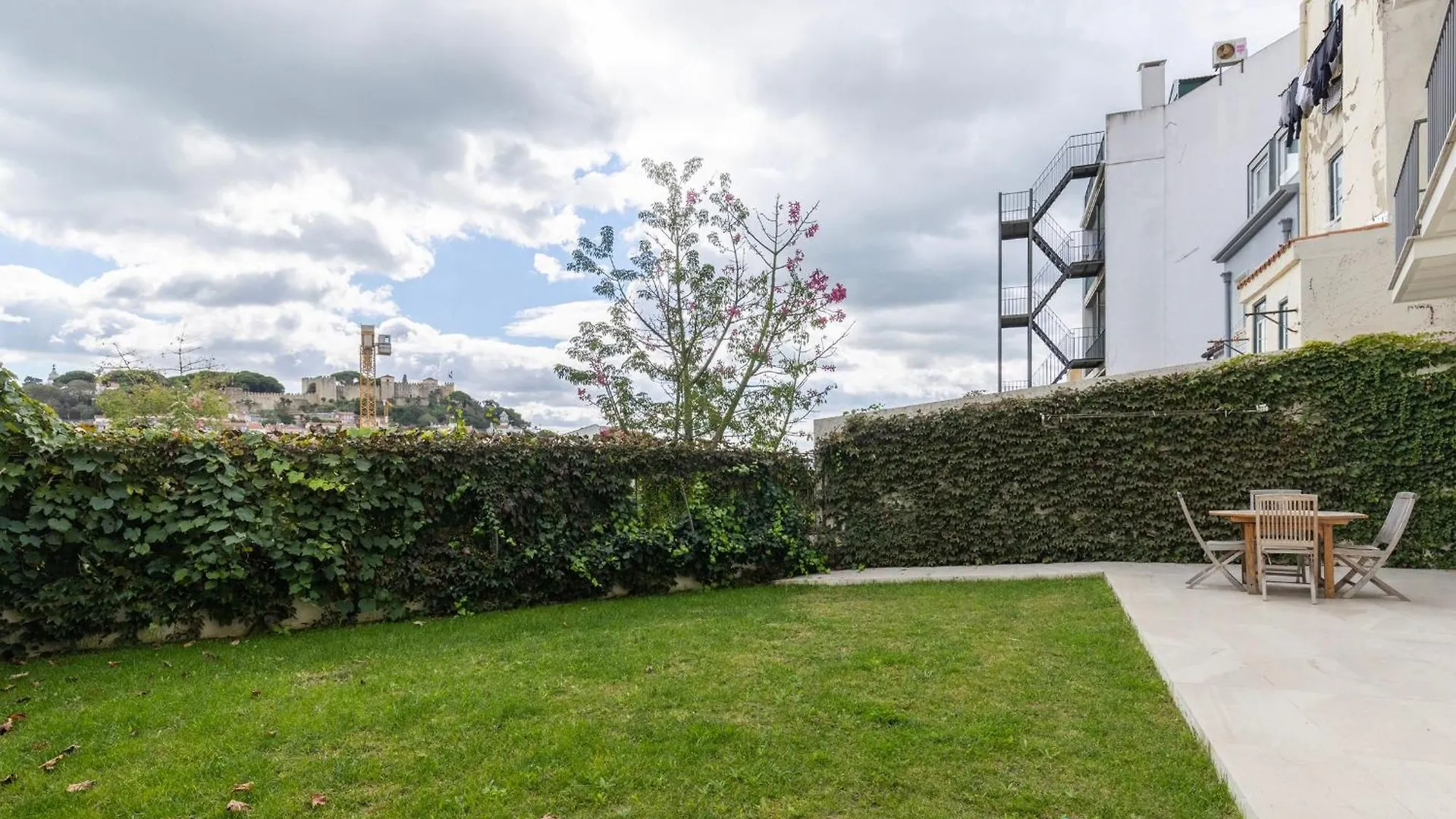 2Bdr Cozy Apartment In Graca By Lovelystay Lisbon